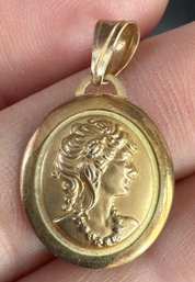 PRETTY 14K GOLD ITALY CAMEO OF WOMAN PENDANT OR CHARM