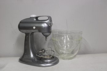 Vintage Kitchen Aid Model 4c Stand Mixer W/two Mixing Bowls