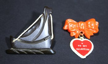 Two Bakelite And Plastic Brooches Pins Boat And Valentine