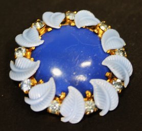 Vitnage Gold Tone Blue Brooch Having Leaf Design