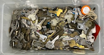 Large Lot Of Old/used Keys