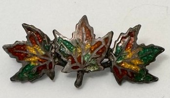 SMALL VINTAGE STERLING SILVER ENAMELED MAPLE LEAVES BROOCH