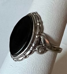 VINTAGE STERLING SILVER ONYX RING