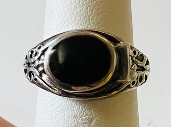 VINTAGE STERLING SILVER ONYX POISON RING