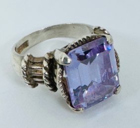 PRETTY STERLING SILVER FACATED LIGHT PURPLE RING