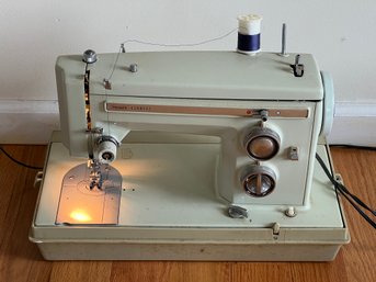 Vintage 1970'2 Sears Kenmore Sewing Machine