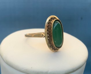 14K Jade Ring ~ Size 9 3/4 ~