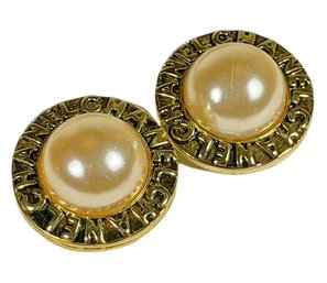 Pair Knock-off Fake Designer Gold Tone And Faux Pearl Earrings Ear Clips
