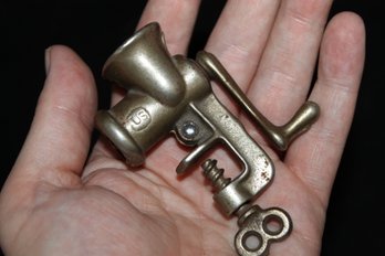 Small Working US Meat Grinder - Possible Advertising Piece Or Salesman Sample