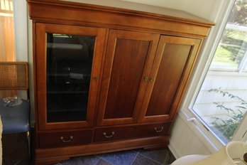 TV Cabinet 61x22x60 Retracting Door Design