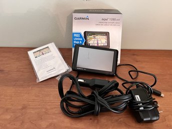 Garmin Nuvi 1390 Bundle