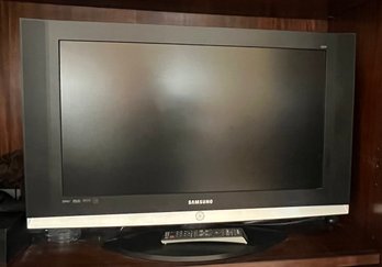 Samsung 32' LCD Color Television (Model No. LNS3241DX/XAA) With Remote Control And Stand