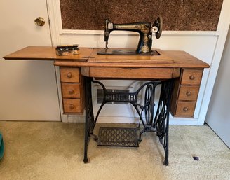 Antique Singer Sewing Machine Oak Treadle Table