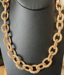 GOLD TONE TEXTURED OVAL LINKS NECKLACE