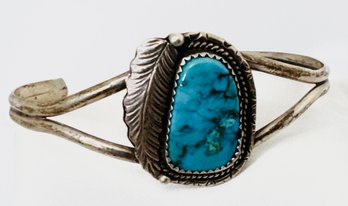 VINTAGE NATIVE AMERICAN TURQUOISE & FEATHER STERLING SILVER CUFF BRACELET