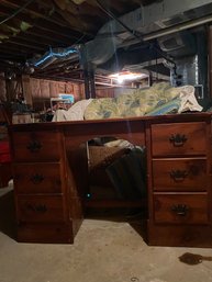 Beautiful Desk With Side Drawers