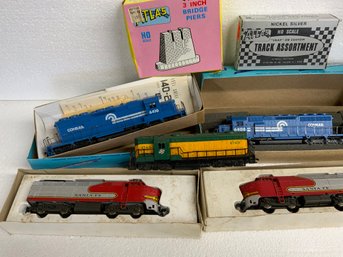 Large Lot Of Model Train Engines & Accessories ~