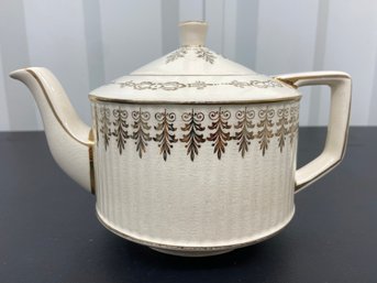 Sadler Teapot Ivory With Gold Filigree 9x5.5x5.5 No Chips