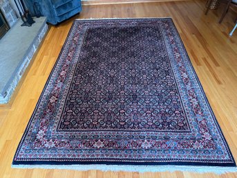 A Beautiful Hand Knotted Wool Rug, 6x9 Feet