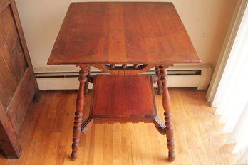 Classical American Bobbin Wooden Legs Side Table From 19th Century