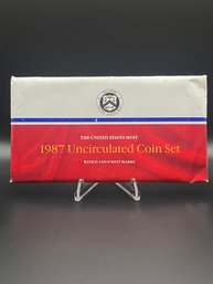 Beautiful 1987 Denver And Philadelphia United States Mint Uncirculated Coin Set