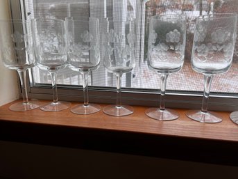 Beautiful Set Of 6 Square Bottom Wine Glasses With Frosted Pattern