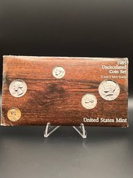 Beautiful 1985 Denver And Philadelphia United States Mint Uncirculated Coin Set