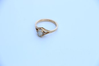 14k Yellow Gold Opal Ring Size 5.75