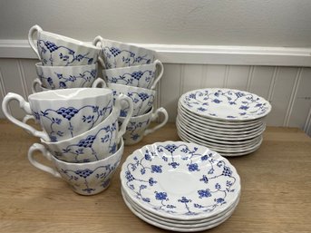 VINTAGE DANISH DESIGN MYOTT FINLANDIA CHINA EARTHENWARE TEA CUPS AND SAUCERS STAFFORDSHIRE ENGLAND