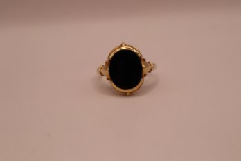 10K Yellow Gold With Onyx Ring Size 5 (3.16 Grams)