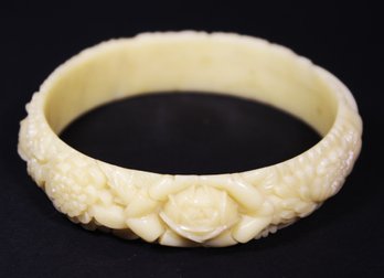 Vintage 1950s Molded Plastic White Bangle Bracelet Floral Motif