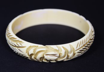 Vintage Carved White Bakelite Plastic Bangle Bracelet Having Flower