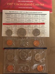 Beautiful Vintage 1987 P & D United States US Mint Uncirculated Coin Set