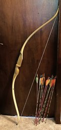 Vintage York Archery Cadet Composite Wood & Fiberglass Recurved Bow And Twelve Easton Arrows