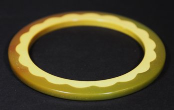 Vintage Dual Color Bakelite Plastic 'crimped' Design Bangle Bracelet