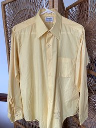 Vintage 1970s Men's Van Heusen Button Down Shirt