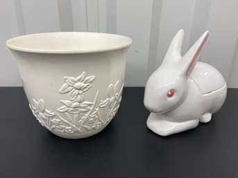 White Ceramic Bunny Covered Dish And Planter With Daffodil Floral Relief 8.5x7 No Chips