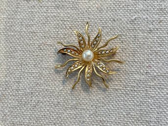 Pearl & 14K Gold Flower Brooch / Pendant
