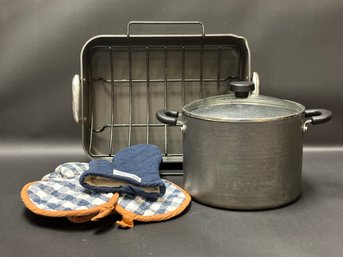 Pampered Chef Roasting Pan, Stock Pot & Sur La Table Oven Mitts