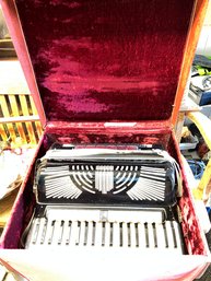 Marca D'Oro Accordion W/ Case, BEAUTIFUL!!! Made In Italy