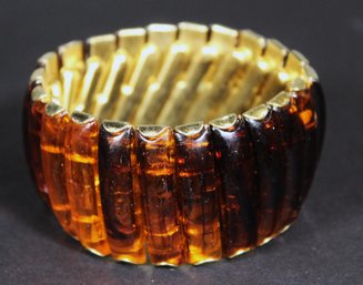 1960s Lucite Plastic And Gold Tone Expandable Bracelet