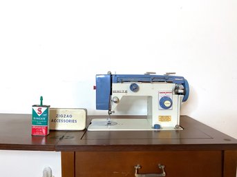 Vintage WHITE Sewing Machine With Table