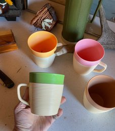 1970s NOS 4pc Raffia Ware Coffee Cups By Thermo-temp -thermoforming Plastic