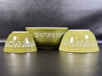 A Set Of Vintage Pyrex Mixing Bowls, Crazy Daisy Pattern