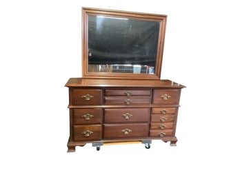 Young Hinkle Chest Of Drawers With Mirror