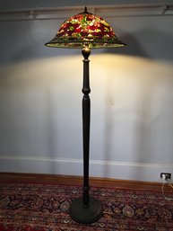 Very Nice Slag Glass / Leaded Shade - High Quality - Turned Wooden Base - Very Good Looking Lamp - WOW !