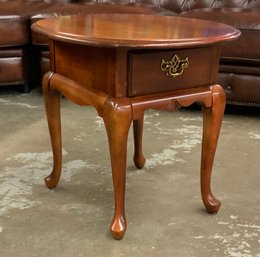 Broyhill Furniture Queen Anne Oval End Table W/Drawer