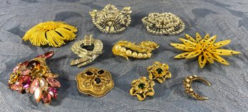 Jewelry - Vintage Pins