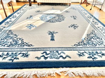 Gorgeous Blue And White Knotted Wool Fringed Area Rug