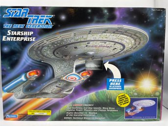 Playmate Star Trek Next Generation No. 6102 Starship Enterprise  Model.